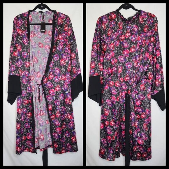 3X/4X Torrid Kimono Sleeve Midi Robe Satin Floral Black Plussize Soft Robe Tie - Picture 2 of 8